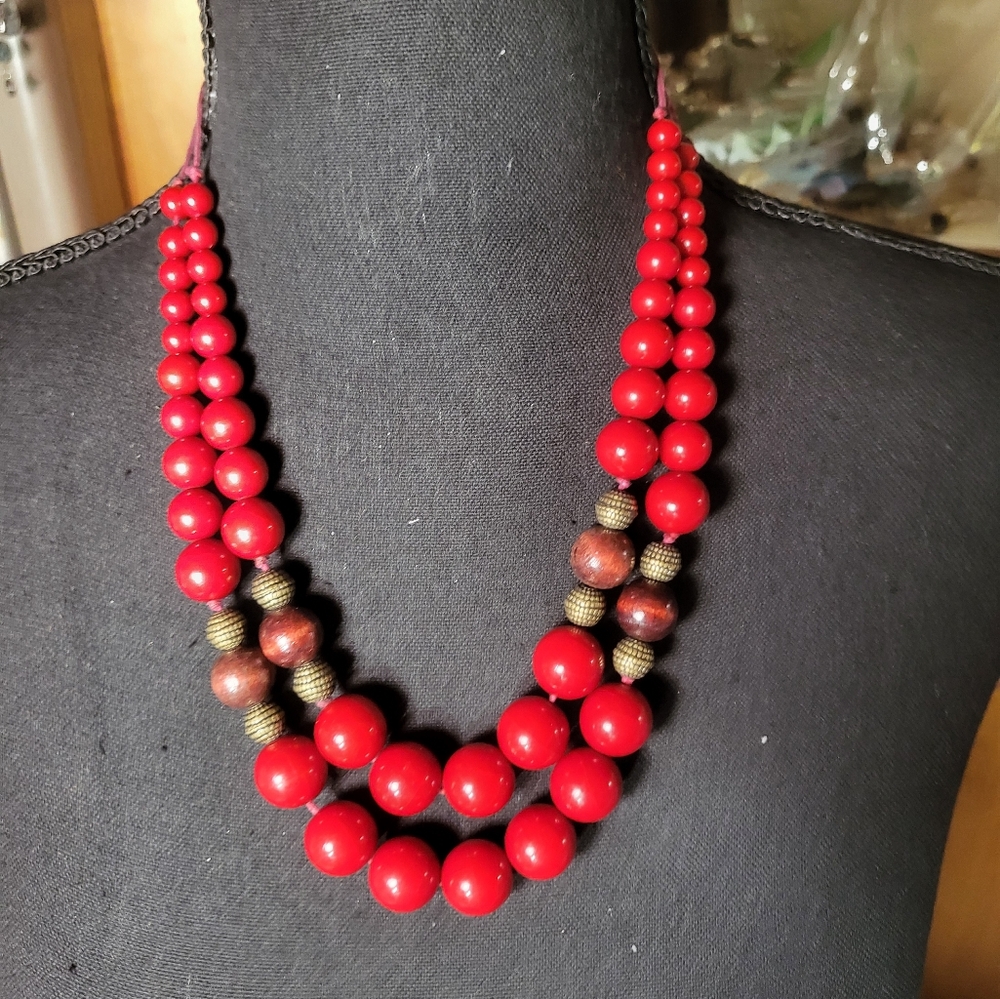 Elegant‎ Red Beaded Necklace